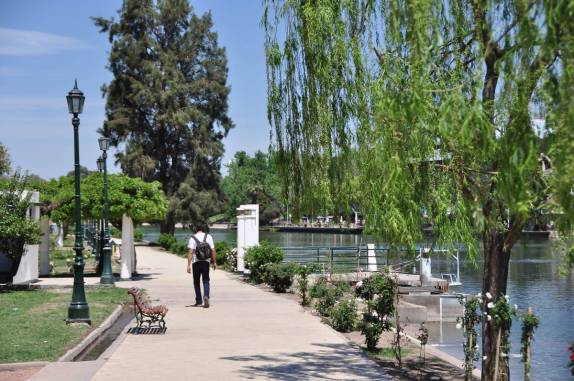 Caminhando no Parque General San Martín, em Mendoza, na Argentina